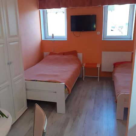 Wynajem Apartamentow I Pokoi. Ustronie Morskie Extérieur photo
