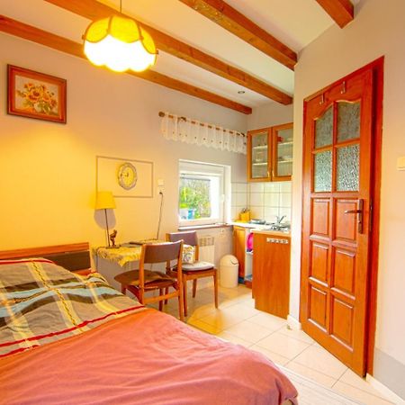 Wynajem Apartamentow I Pokoi. Ustronie Morskie Extérieur photo