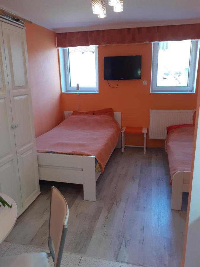 Wynajem Apartamentow I Pokoi. Ustronie Morskie Extérieur photo