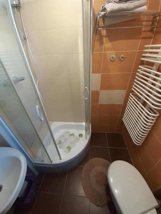 Wynajem Apartamentow I Pokoi. Ustronie Morskie Extérieur photo