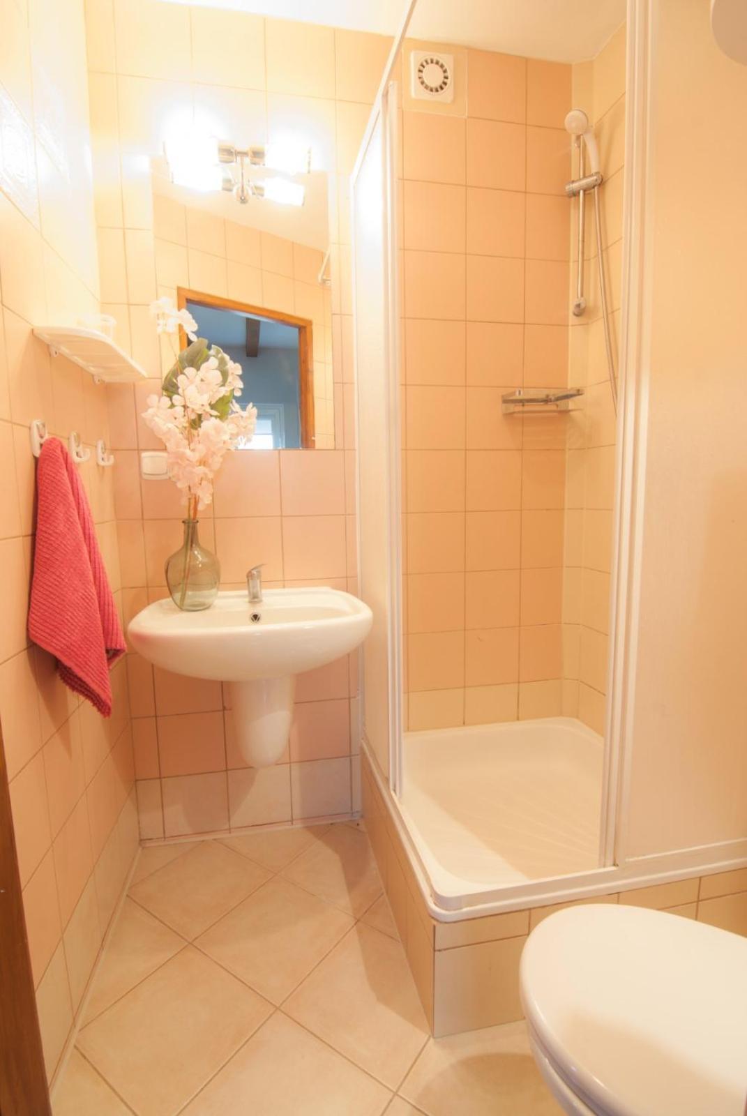 Wynajem Apartamentow I Pokoi. Ustronie Morskie Extérieur photo