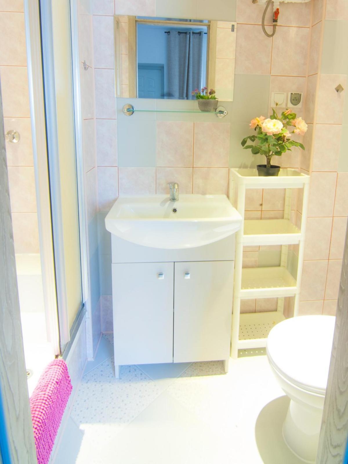Wynajem Apartamentow I Pokoi. Ustronie Morskie Extérieur photo