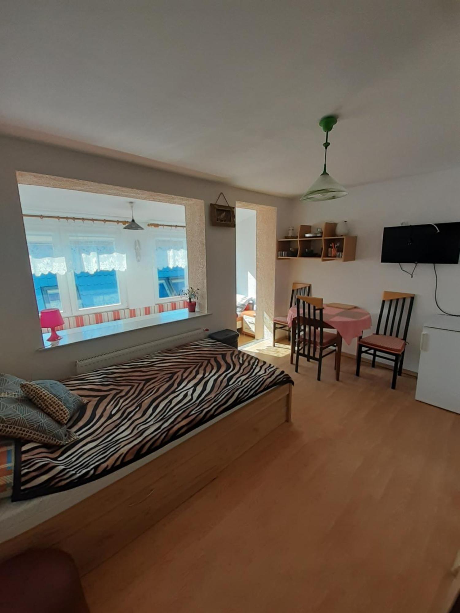 Wynajem Apartamentow I Pokoi. Ustronie Morskie Extérieur photo